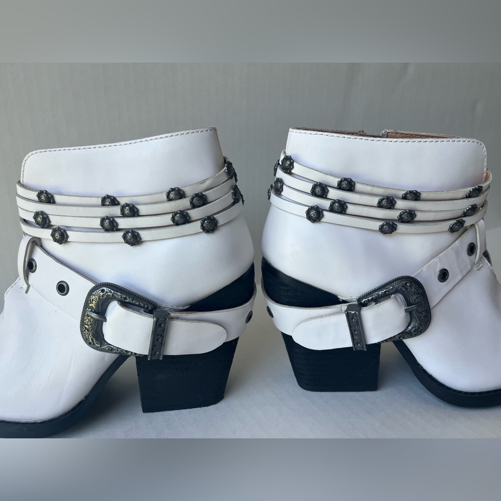 Dingo Born To Run White Leather Studded Buckle Ankle Heeled Cowgirl Boots DL242 - Picture 5 of 13